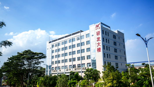 成立研發中心引進專業人才
